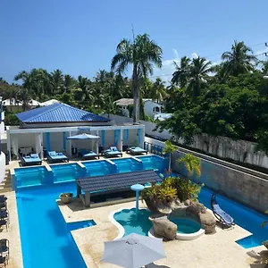 phoenix-spa-resort.comcaribbean.com/