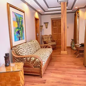 Hotel Tradewinds ***